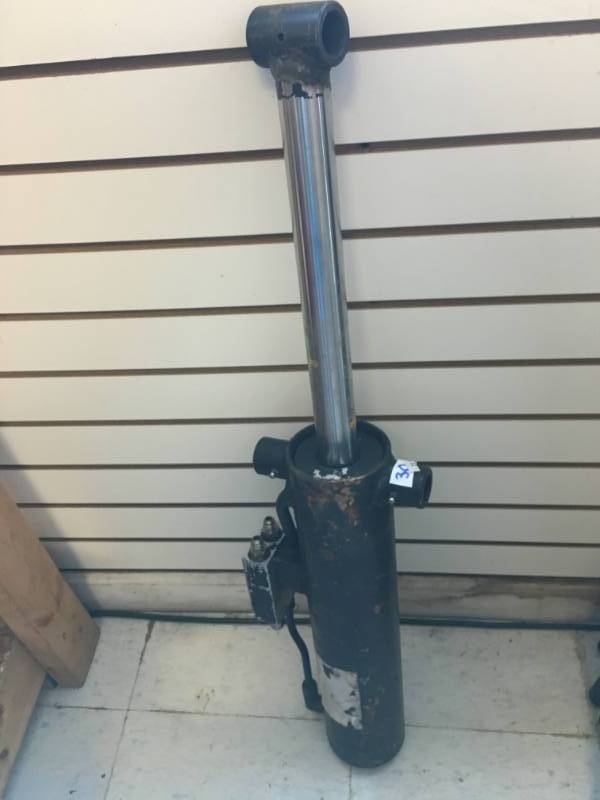 lot 30 image: Hydraulic Strut