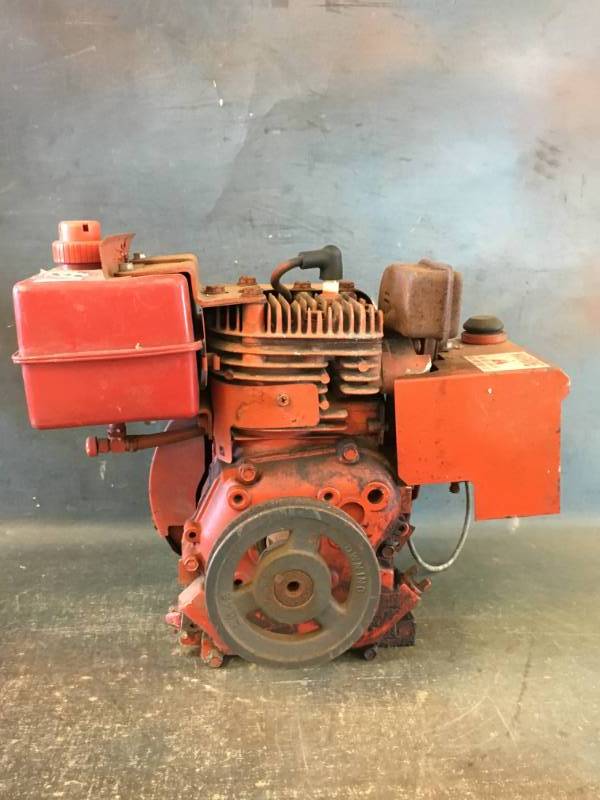 lot 39 image: Toro Snowthrower Motor