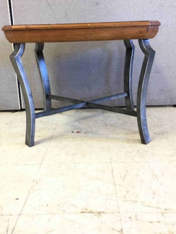 lot 40 image: Small Table