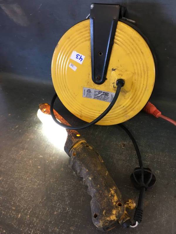 lot 43 image: 13w Fluorescent Work Light on 40ft Metal Reel