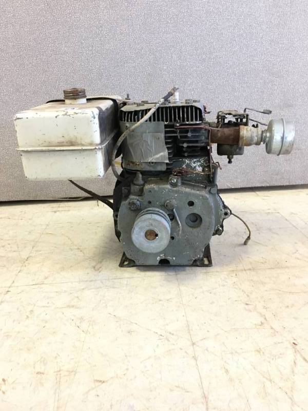 lot 49 image: Small Engine