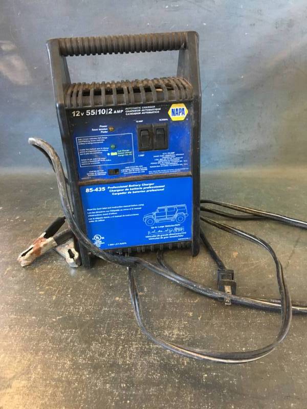 lot 51 image: Professional Battery Charger