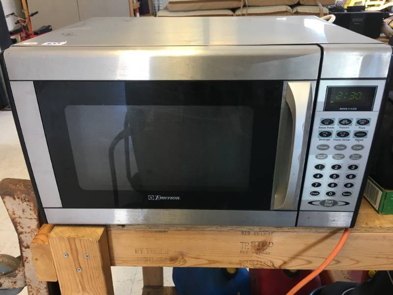 lot 60 image: Microwave