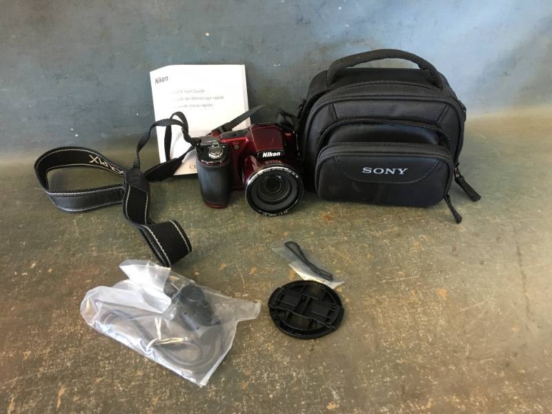 lot 64 image: Nikon Coolpix Camera with Case