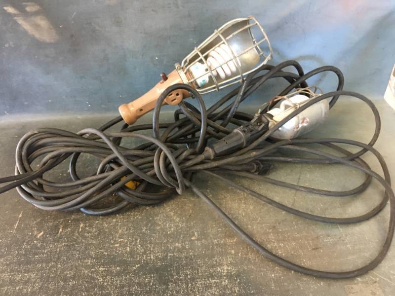 lot 65 image: Work Lights