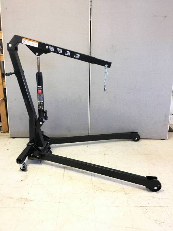 lot 8 image: Engine Hoist
