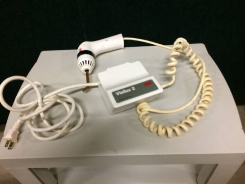 lot 16 image: 3M Visilux 2 Visible Light Curing Unit - Excellent Working Condition