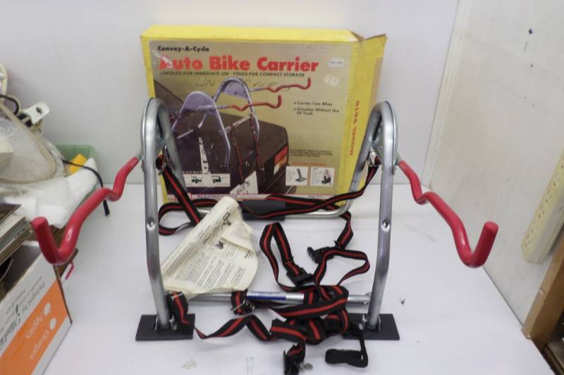 lot 66 image: Auto Bike Carrier Model 9610