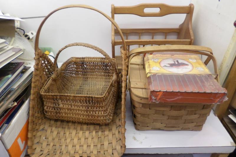 lot 69 image: Charcoal Grill, Picnic Basket, Wooden Magazine Holder