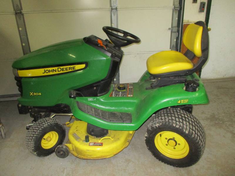 lot 1 image: 164.7 hours 3400.00 receipt bought in 2010 John Deere 4 Wheel Steer X304 42 Mowing Deck