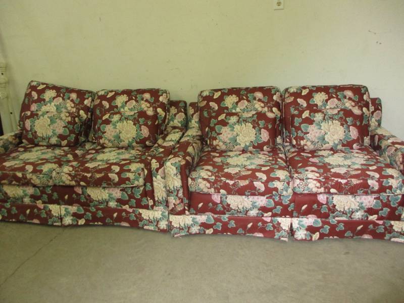 lot 5 image: 2 Mint Condition Ethan Allen Love Seats x 35 12