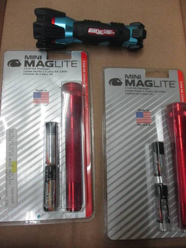 lot 8 image: 3 flashlights