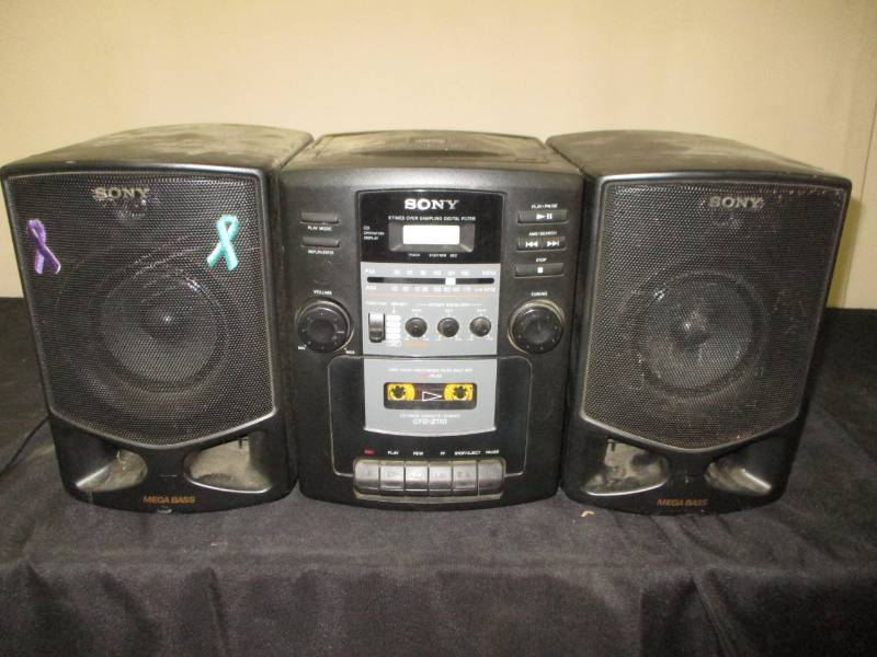 lot 56 image: Radio, cd player