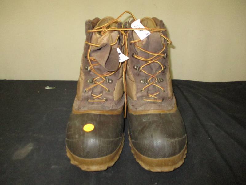 lot 100 image: Size 9 Boundary Made in the USA Insulated Boots Nice Condition