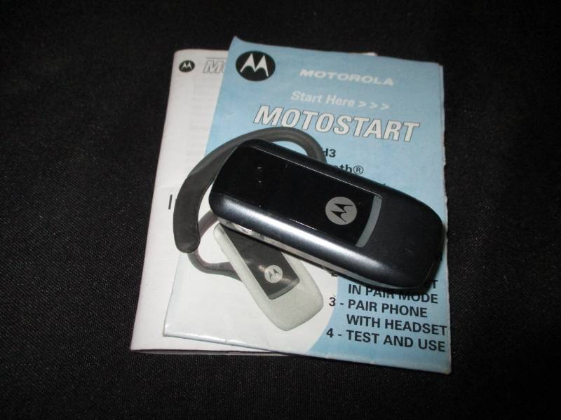 lot 104 image: Motorola Motostart Handsfree Headset  Works
