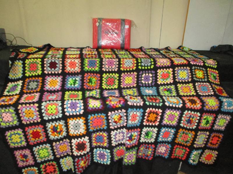 lot 114 image: Beautiful Afghan, OtterTail Power Cooler