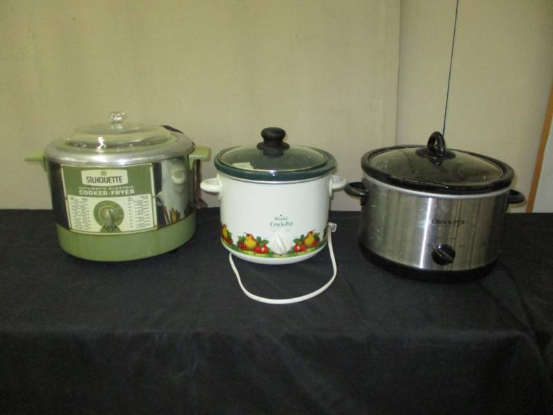 lot 136 image: Two Crock Pots and a Deep Fryer