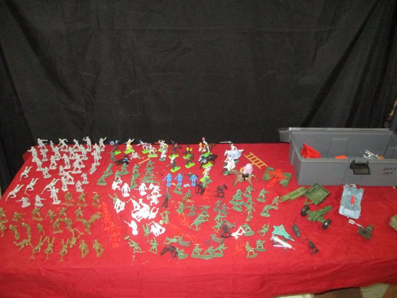 lot 165 image: Army Men, Knights and noblemen and horses, and astronauts, military stuff and box