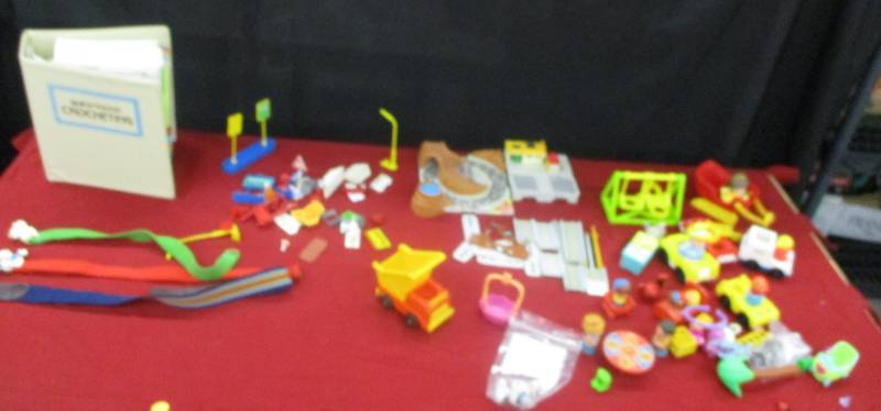 lot 170 image: Fisherprice toys and car lot and misc toys