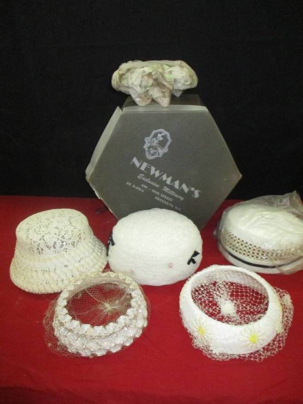 lot 174 image: Beautiful clean vintage hats and hat box