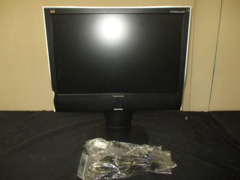 lot 182 image: 19 Adjustable Height View Sonic Computer Screen with cords