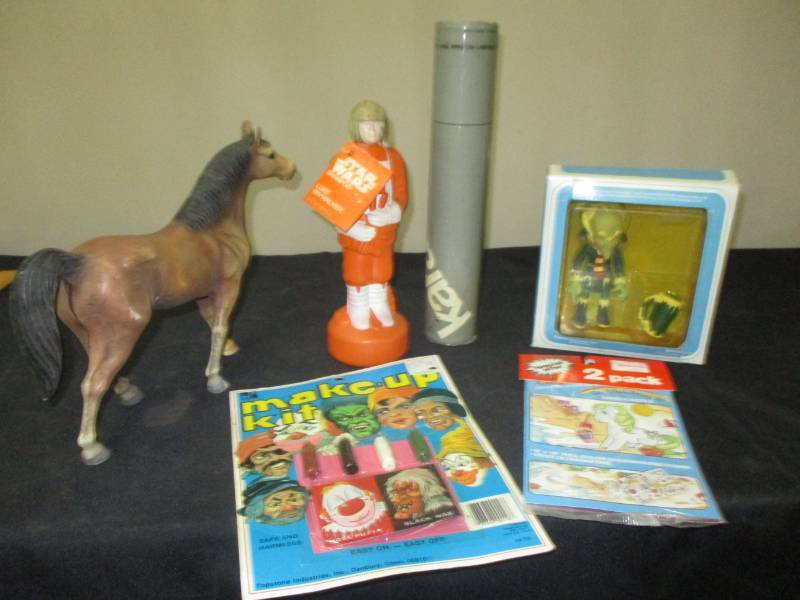 lot 188 image: Vintage toys, old horse , Kalidascopt, Star Wars shampoo still full, old toys
