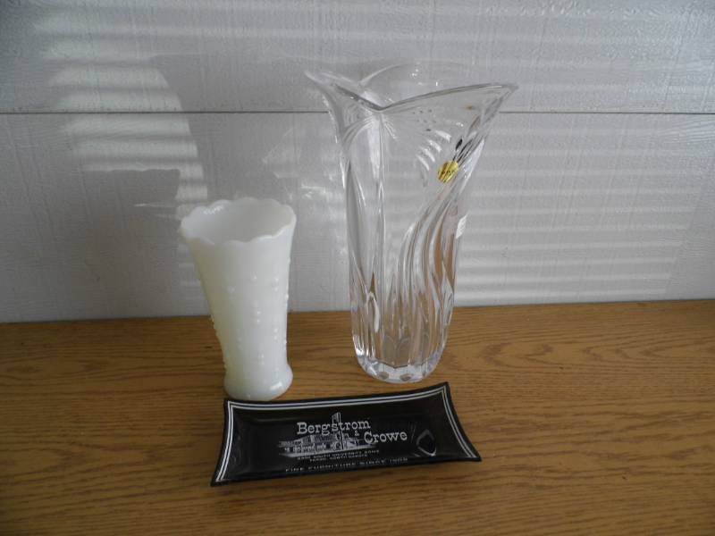lot 47 image: Block Crystal Vase - Milk Glass Vase - Glass Tray