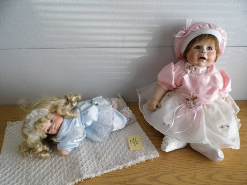 lot 48 image: 2 Porcelain Dolls