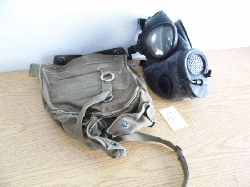 lot 50 image: Gas Mask w Carry Pouch