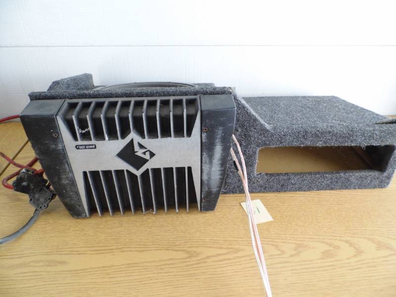 lot 51 image: Amplifier w Boston Sub