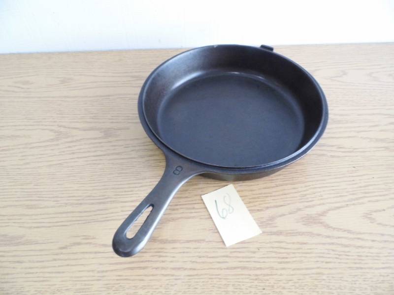 lot 68 image: Griswold #8 Frying Pan
