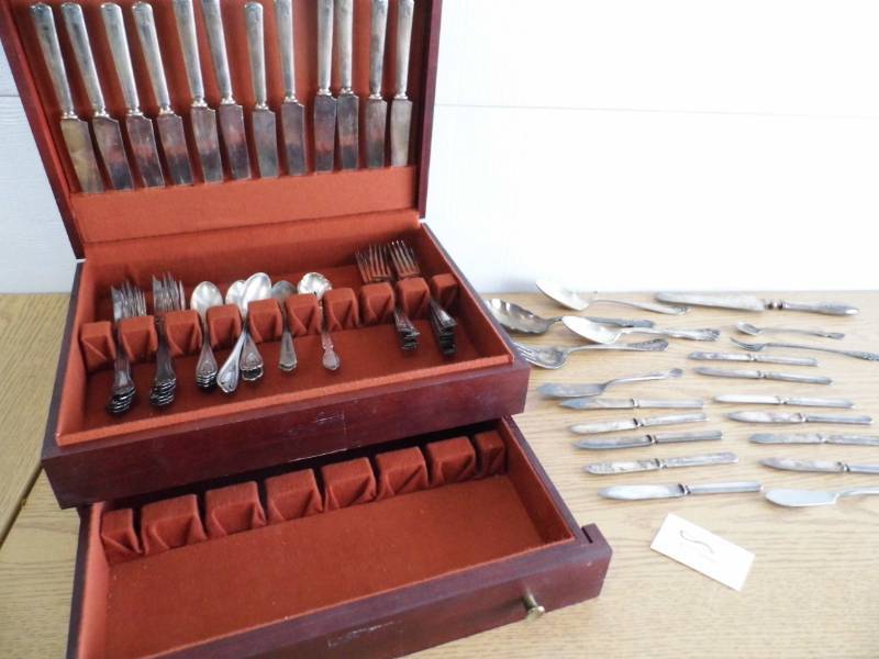 lot 78 image: Silverware Set