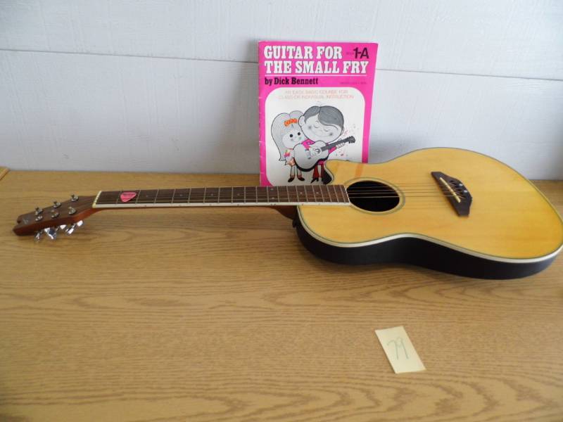 lot 79 image: Guitar w Case