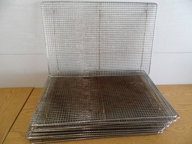 lot 90 image: Lot of 11 Cooling  Baking Racks