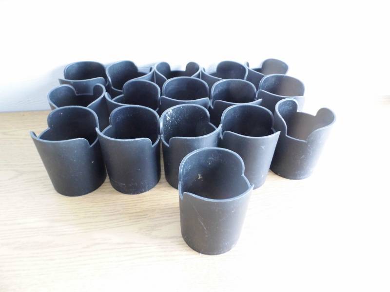 lot 96 image: Lot of 16 Utensil Hodlers