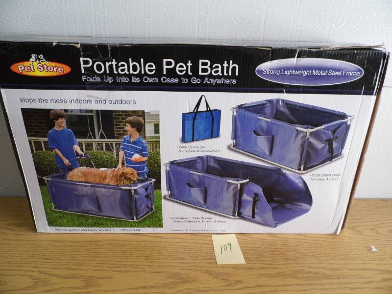 lot 109 image: Portable Pet Bath