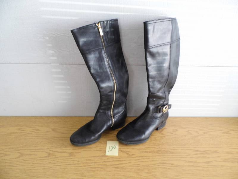 lot 120 image: Michael Kors Boots