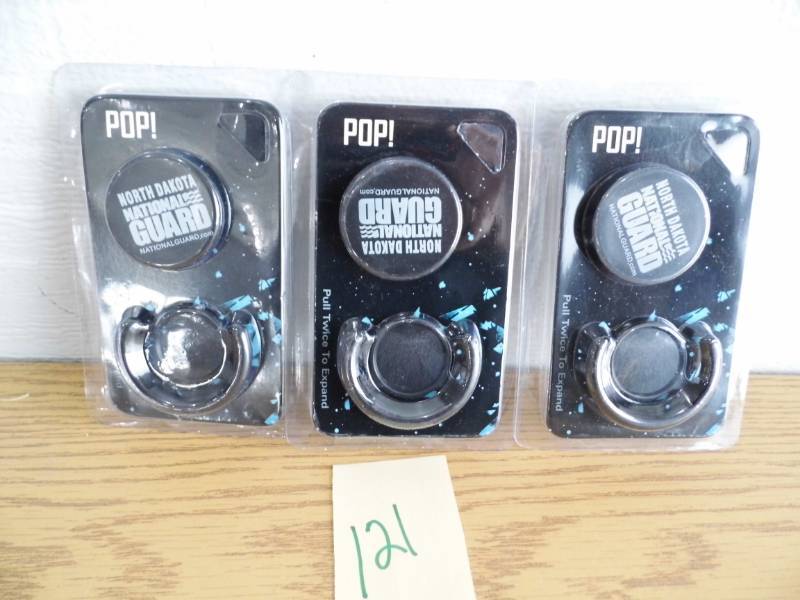 lot 121 image: Lot of 3 Phone Pops