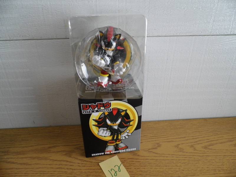 lot 122 image: Shadow the Hedgehog Figure