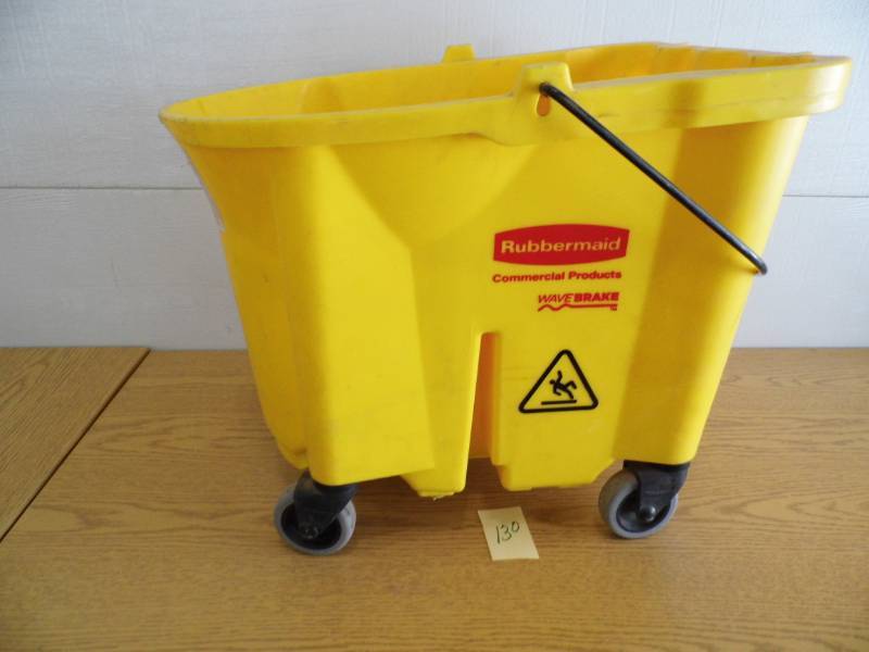 lot 130 image: Rubbermaid Commercial Mop Bucket