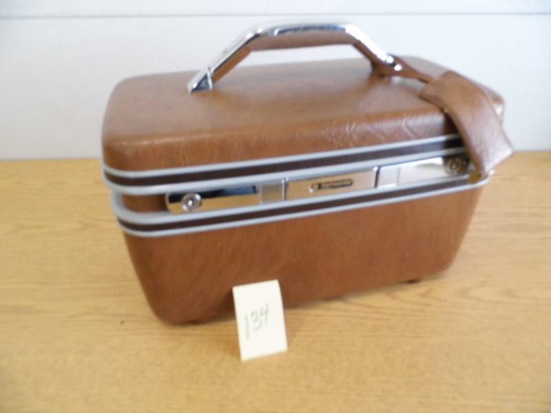 lot 134 image: Samsonite Travel Case
