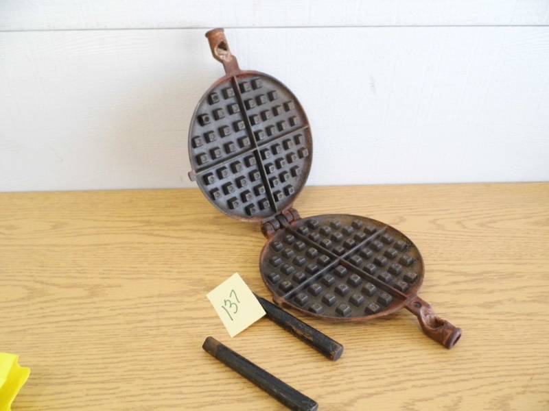 lot 137 image: Griswold Waffle Iron #8