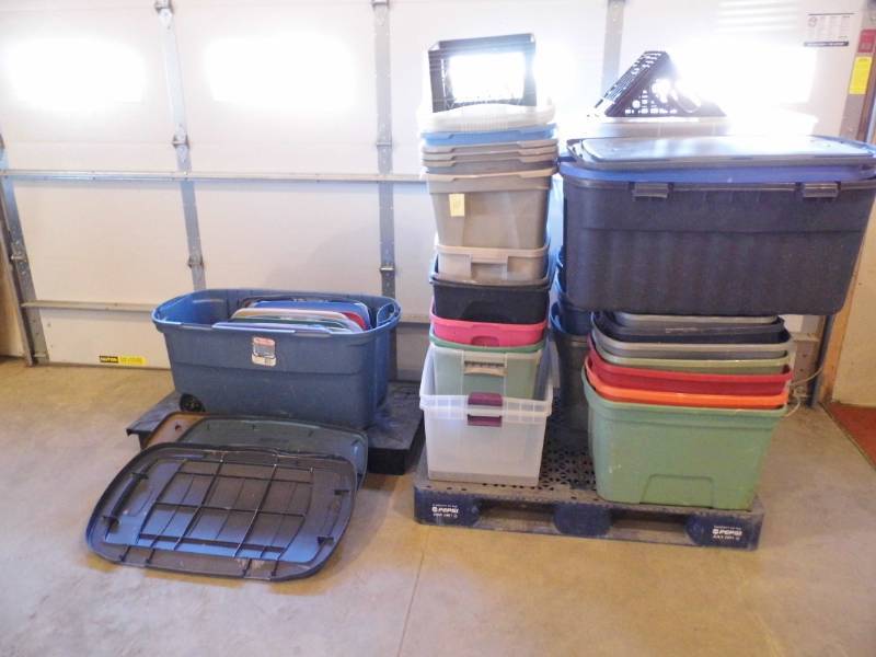 lot 155 image: Large Lot of Assorted Totes