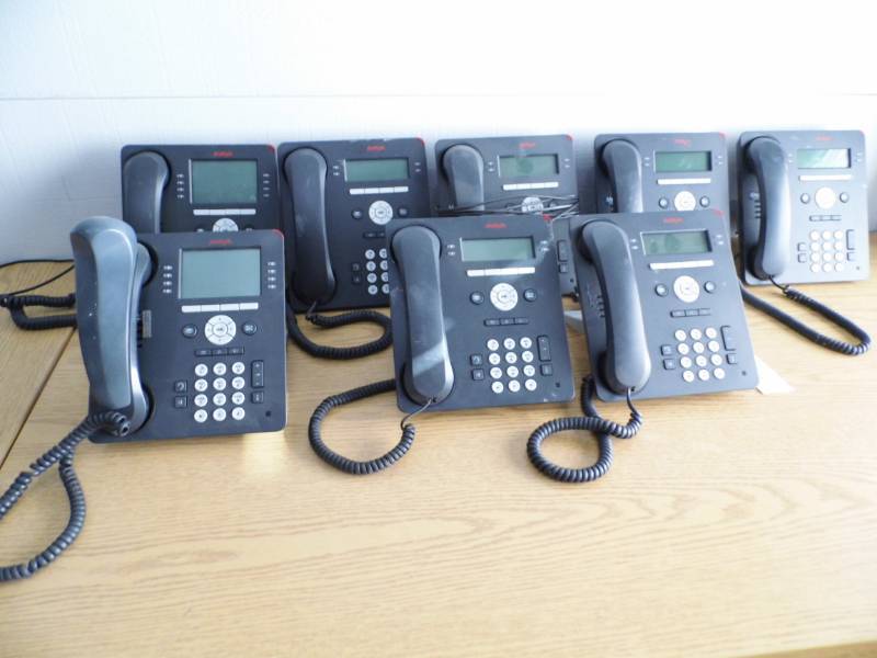 lot 160 image: Lot of 8 Avaya Phones