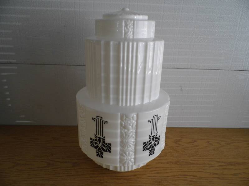 lot 183 image: Skyscraper Art Deco Milk Glass Shade