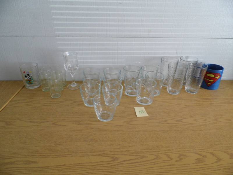 lot 186 image: Glassware