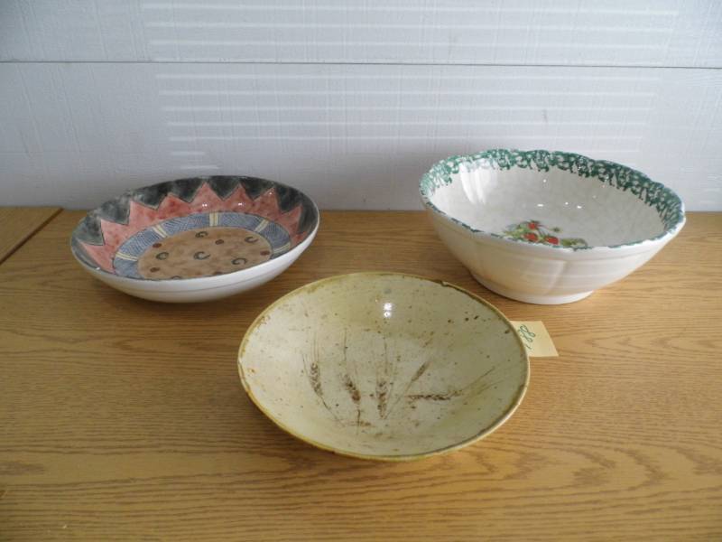 lot 188 image: Lot of 3 Bowls