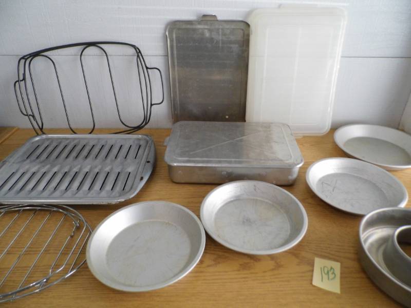lot 193 image: Baking Pans