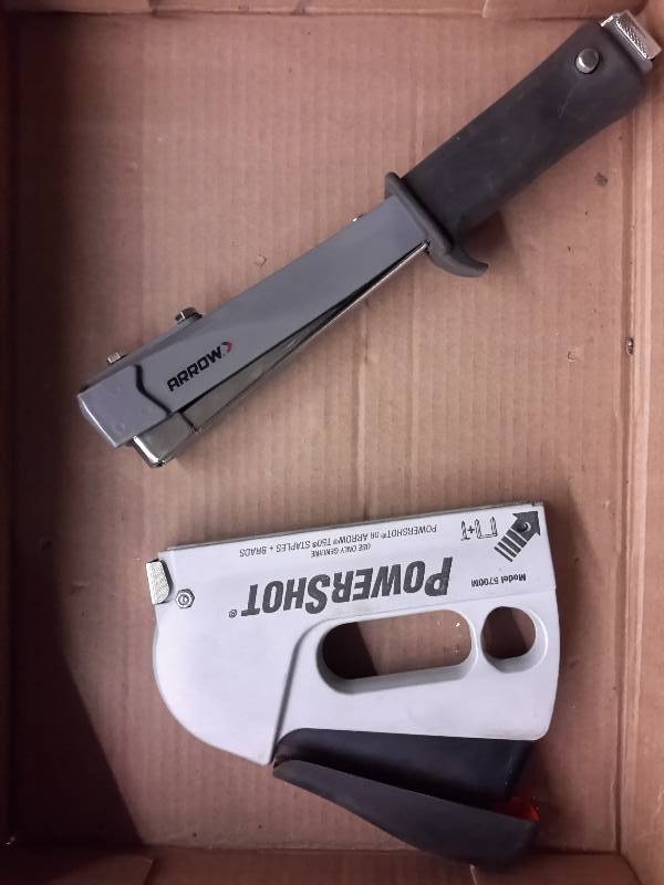 lot 42 image: 1 Powershot Staple Gun, 1 Arrow Hammer-Tracker