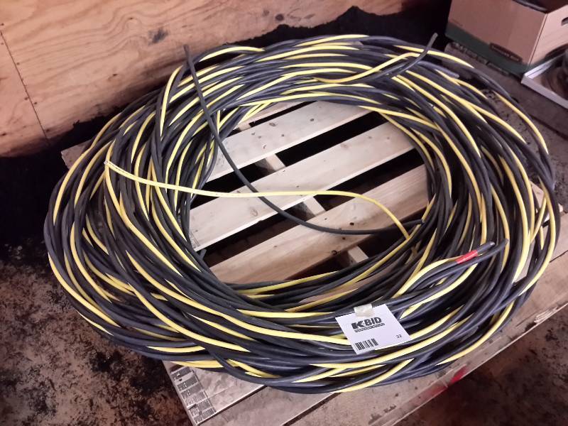 lot 32 image: Black and yellow Electric Wiring, See Description